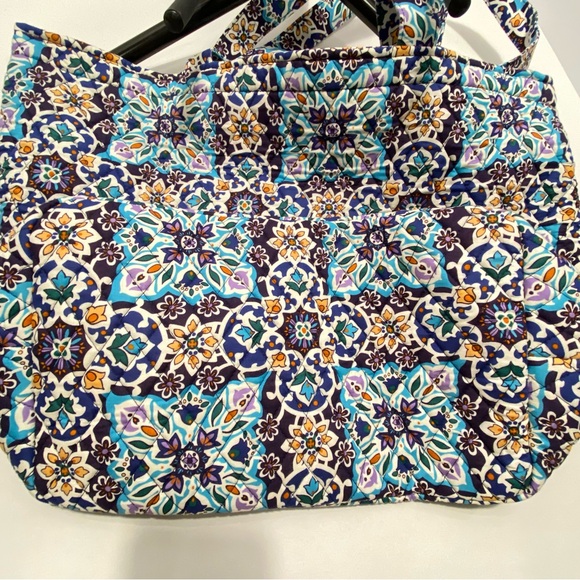 Vera Bradley Grand Tote. NWT Lisbon Medallion Cool - Picture 8 of 13